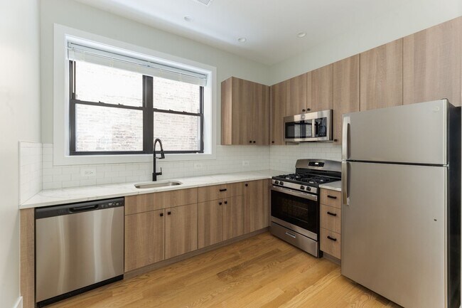 Building Photo - 3521 N Wilton Ave