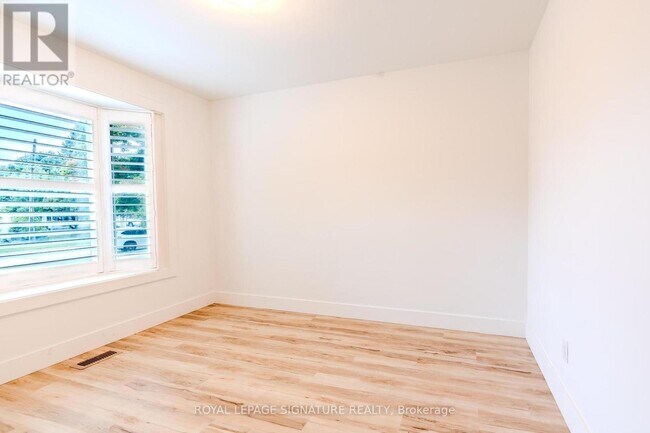 Building Photo - 41 Windsor Dr