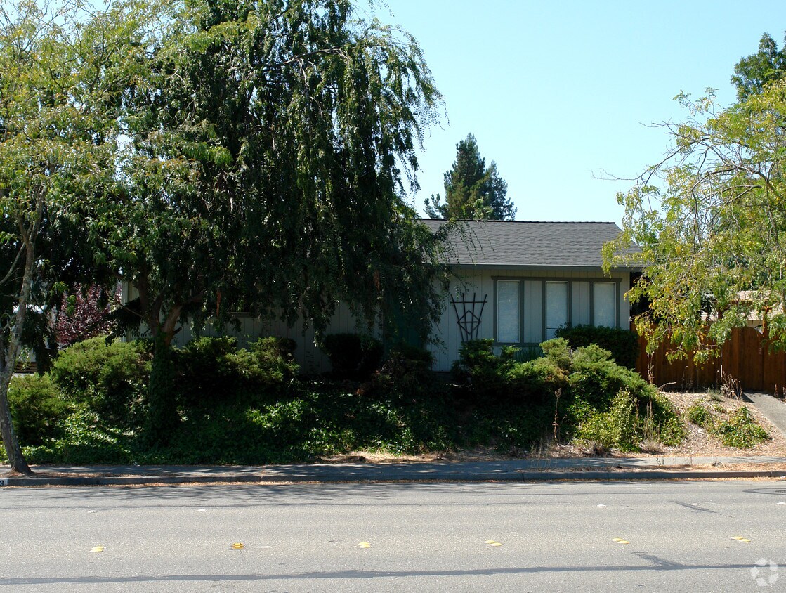 Building Photo - 1733 Mission Blvd