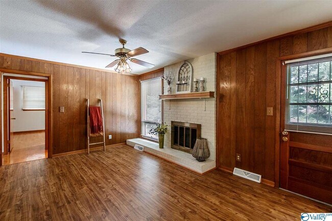 Building Photo - 10004 Hickory Hill Ln SE