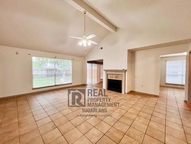 Building Photo - Beautiful One Story Home