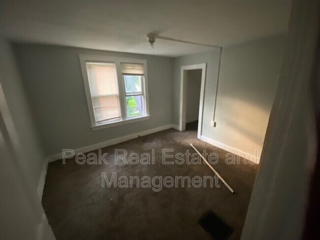 Foto del edificio - 816 Kensington Ave SW