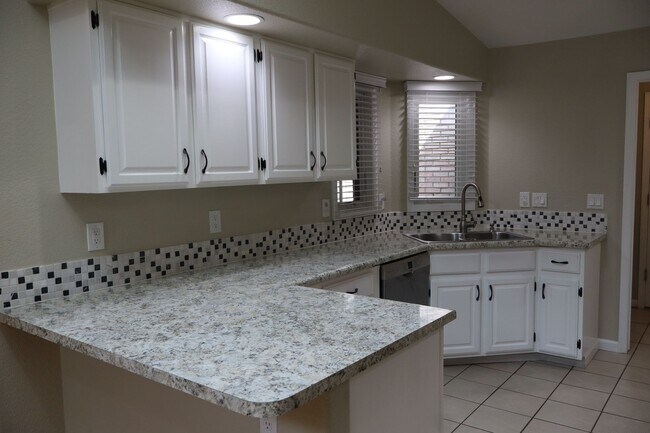 Foto del edificio - Beautiful 4 Bedroom Home in Midtown Fort C...