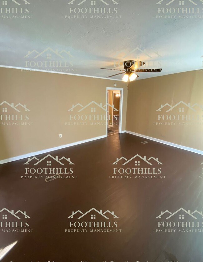 Building Photo - Charming 3BR/1BA Home with Essential Ameni...