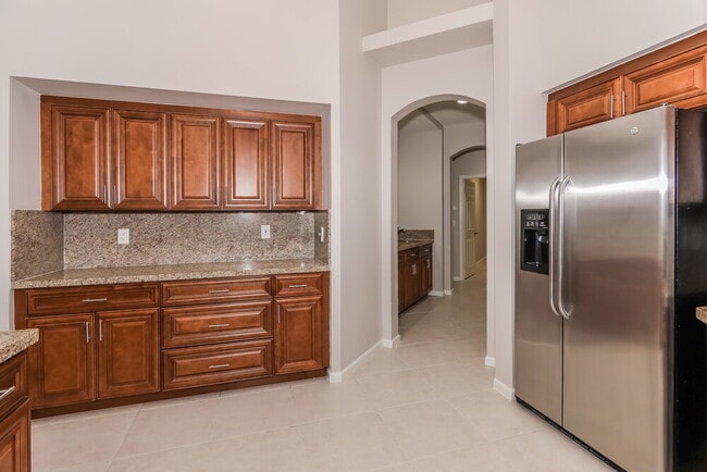 Building Photo - 2560 Jardin Manor