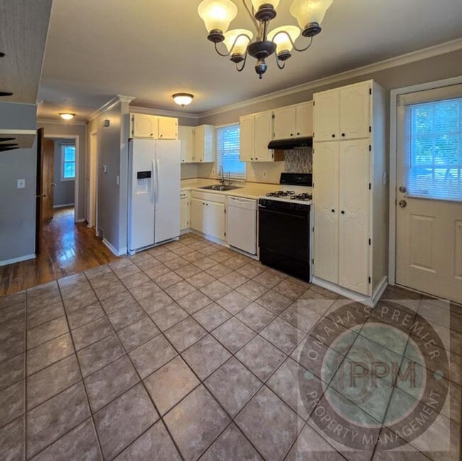 Building Photo - Beautiful 4 Bed 2 Bath Millard Home