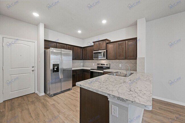 Building Photo - 3 Bedroom Townhome In Vibrant Mesquite Com...