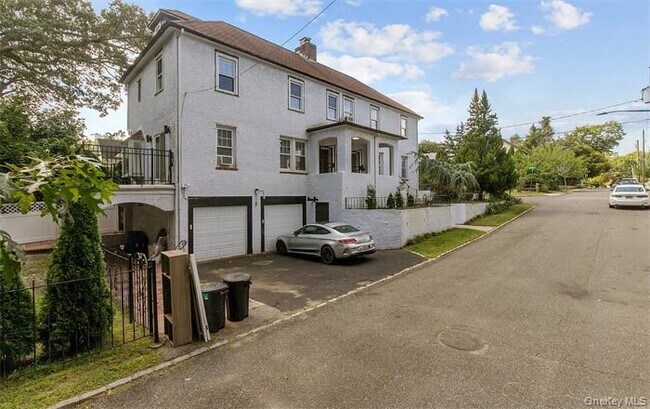 Foto del edificio - 11 Floyd Pl