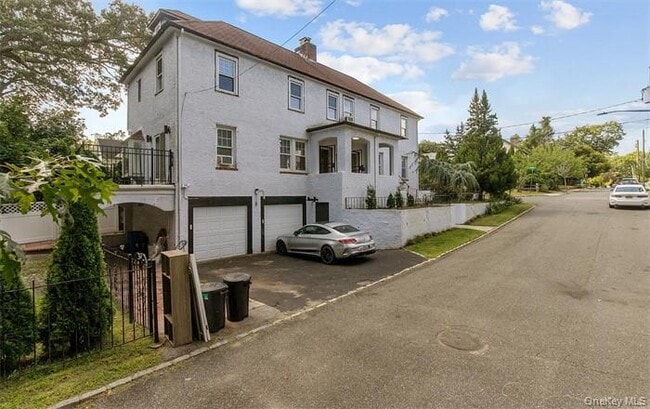 Building Photo - 11 Floyd Pl