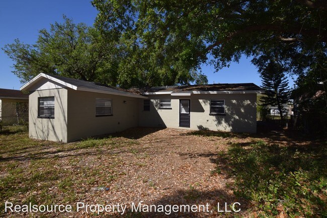 Building Photo - 1024 Sunshine Dr E
