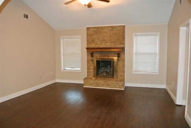 Foto del edificio - 5351 Timberdale Ave