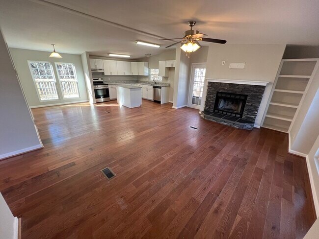 Building Photo - 165 Pebble Creek Ln