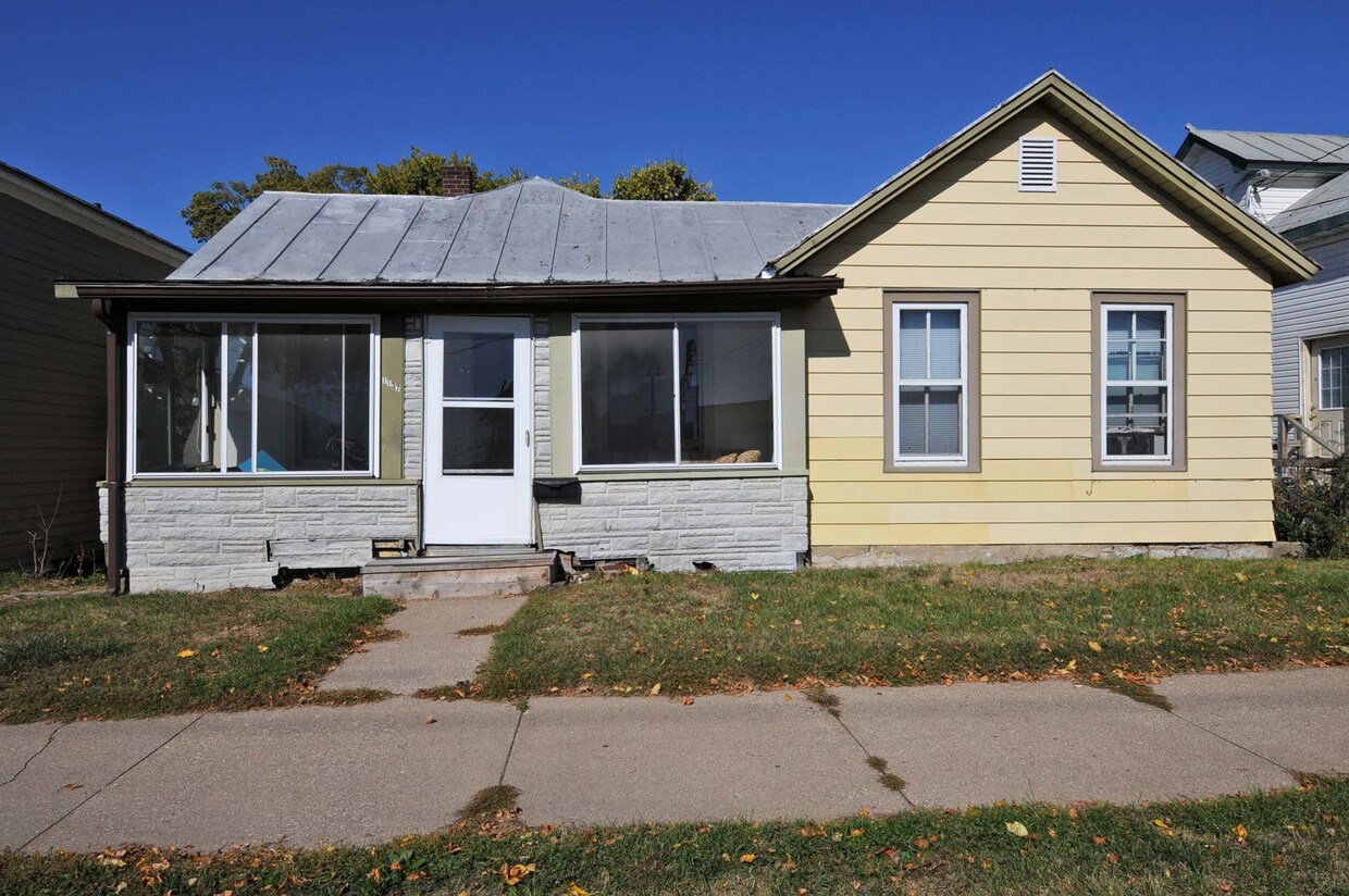 1137 Pine St, La Crosse, WI 54601 House Rental in La Crosse, WI