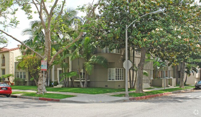 Building Photo - 302 N Almont Dr