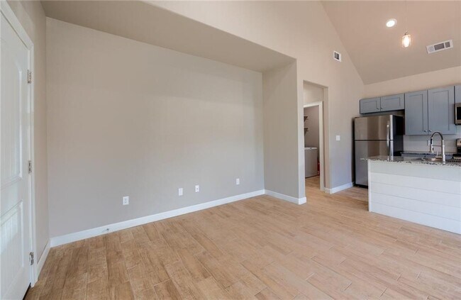 Building Photo - 812 Vly Oaks Ln