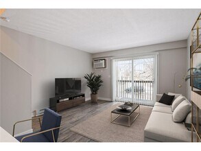 Building Photo - 924 21st Ave S