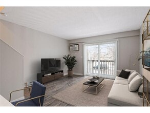 Building Photo - 924 21st Ave S