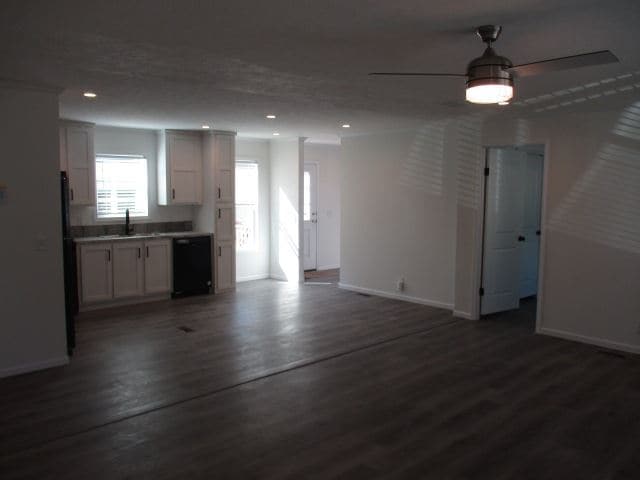 Building Photo - 12585 Gavotte Ave