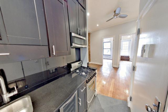 Foto principal - 4 bedroom in New York NY 10019