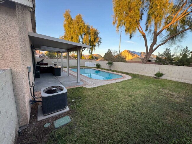 Foto del edificio - 3 BED, 2 bath, Single Story