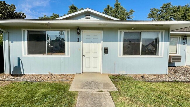 Foto del edificio - NEWLY REMODELED 2 Bed/1 Bath Apartment in Clarkston WA