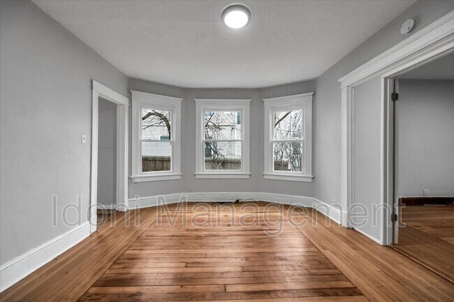 Building Photo - 397 Chestnut St