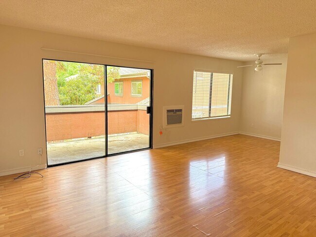 Foto del edificio - $3290 - 3 BED/2 BATH CONDO IN CENTRAL FREM...