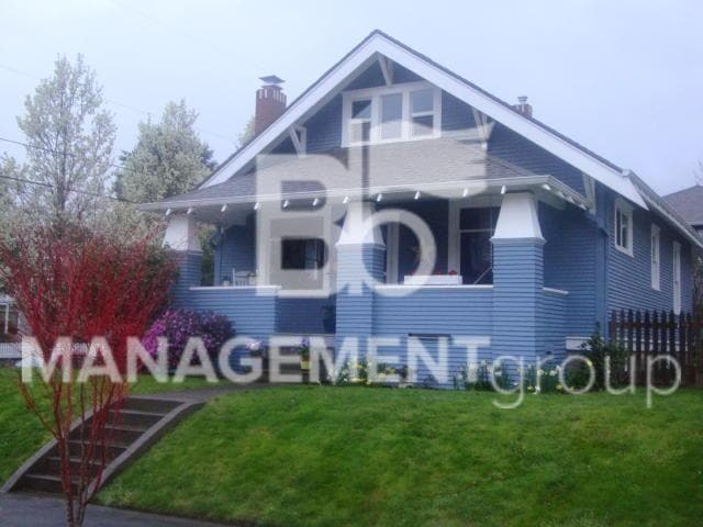 Primary Photo - Charming Sellwood Home Offers Lots of Char...