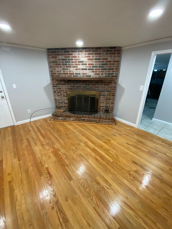 Building Photo - 19 Meadowbrook Ln
