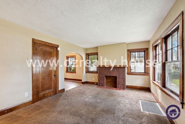 Building Photo - 447 Sunset Blvd