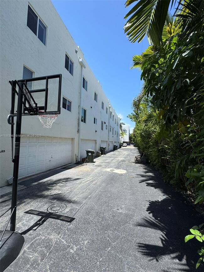 Foto del edificio - 10085 Bay Harbor Terrace