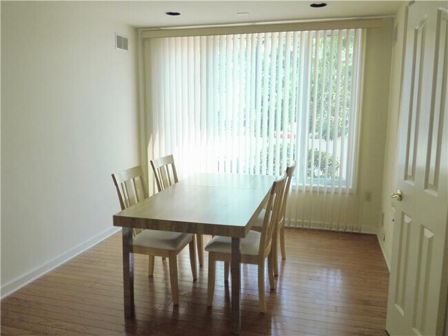 Foto del edificio - 702 Timberbrooke Dr