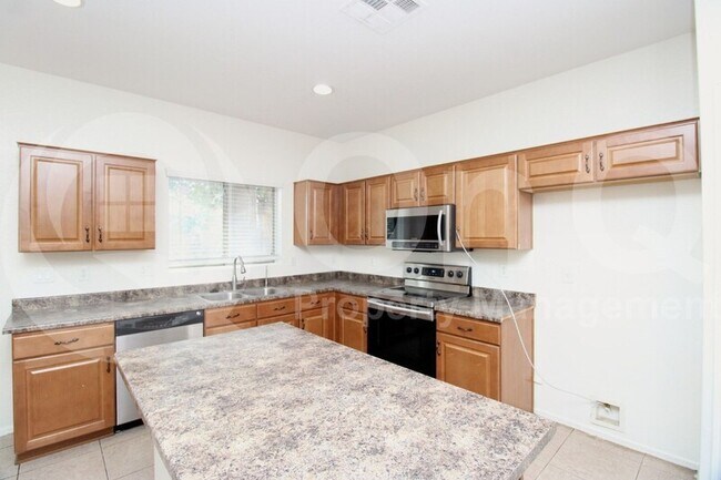 Foto del edificio - 9425 W Raymond St