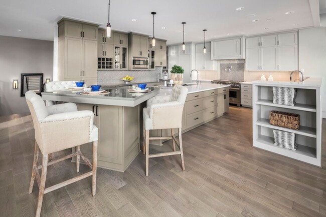 Building Photo - 6Bd/6.5Ba Clyde Hill House