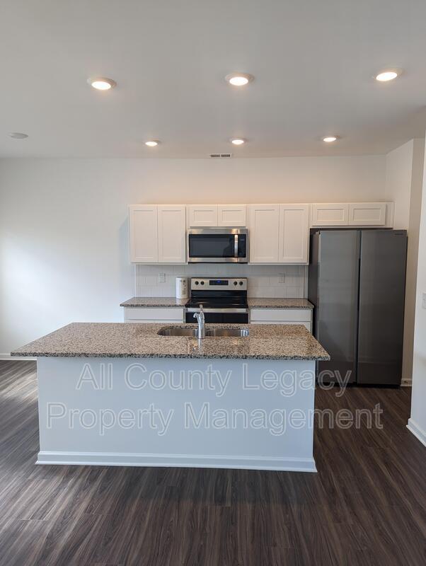 Building Photo - 1100 Lossie Ln