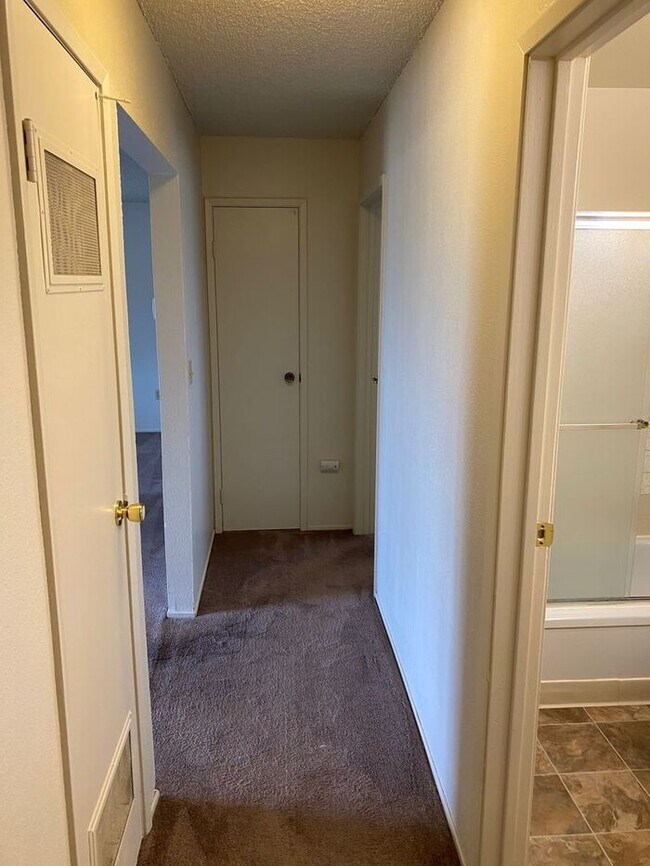 Building Photo - Great 2 Bedrooms 2 Bath