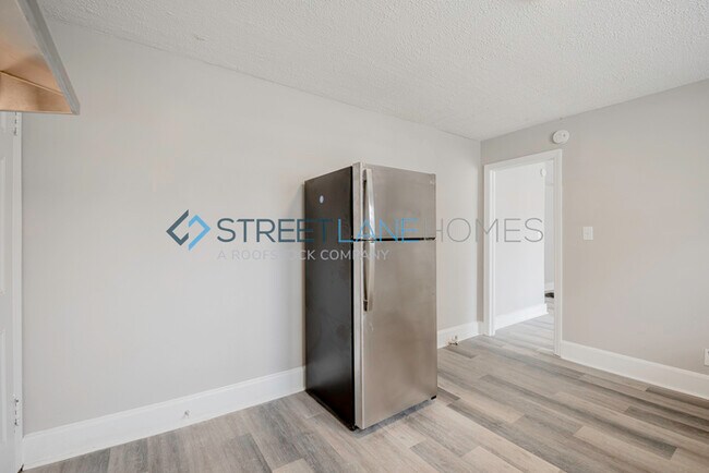 Foto del edificio - SIGN LEASE BY 2/28 AND GET $250 OFF FIRST ...