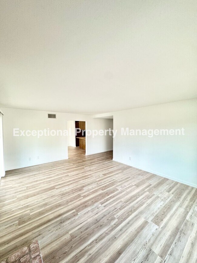 Building Photo - Great 3 bed 2 bath single story home