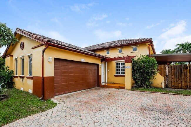 Foto del edificio - 19408 NW 83rd Ave