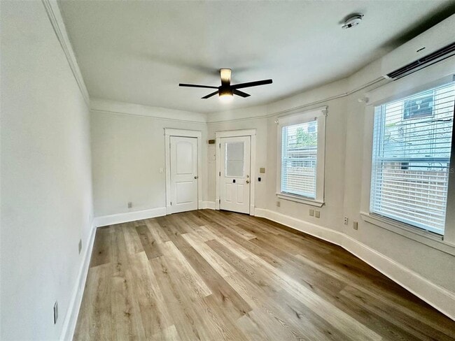 Building Photo - 606 Lake Dot Cir