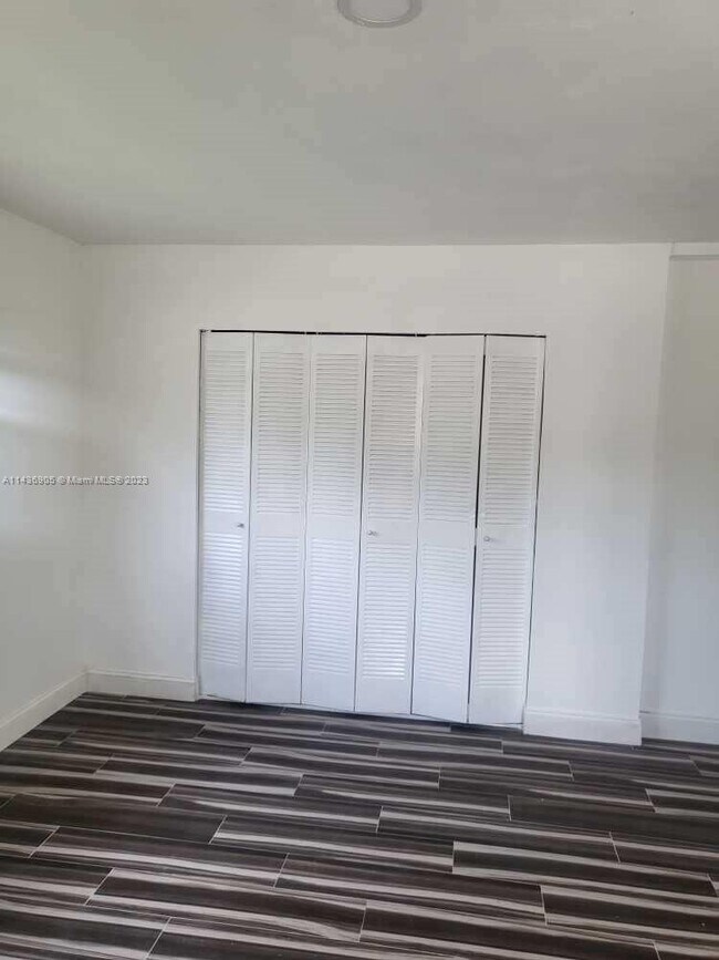 Building Photo - 5061 W Oakland Park Blvd