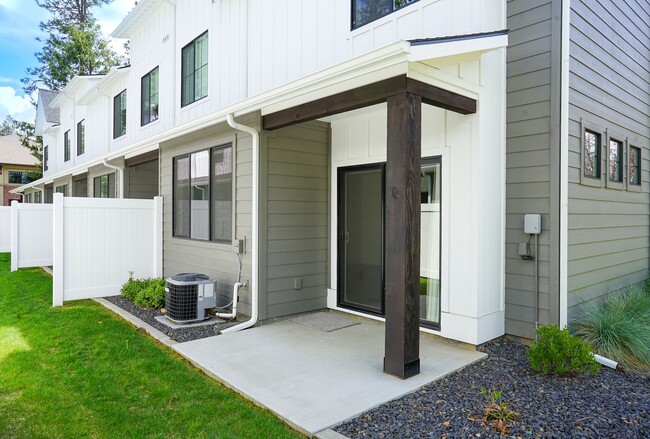 Building Photo - 2148