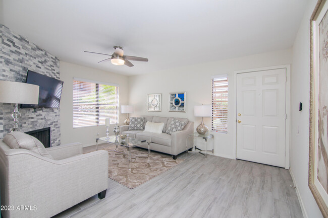 Foto del edificio - 8787 E Mountain View Rd