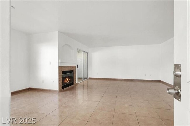 Foto del edificio - 4404 W Lake Mead Blvd