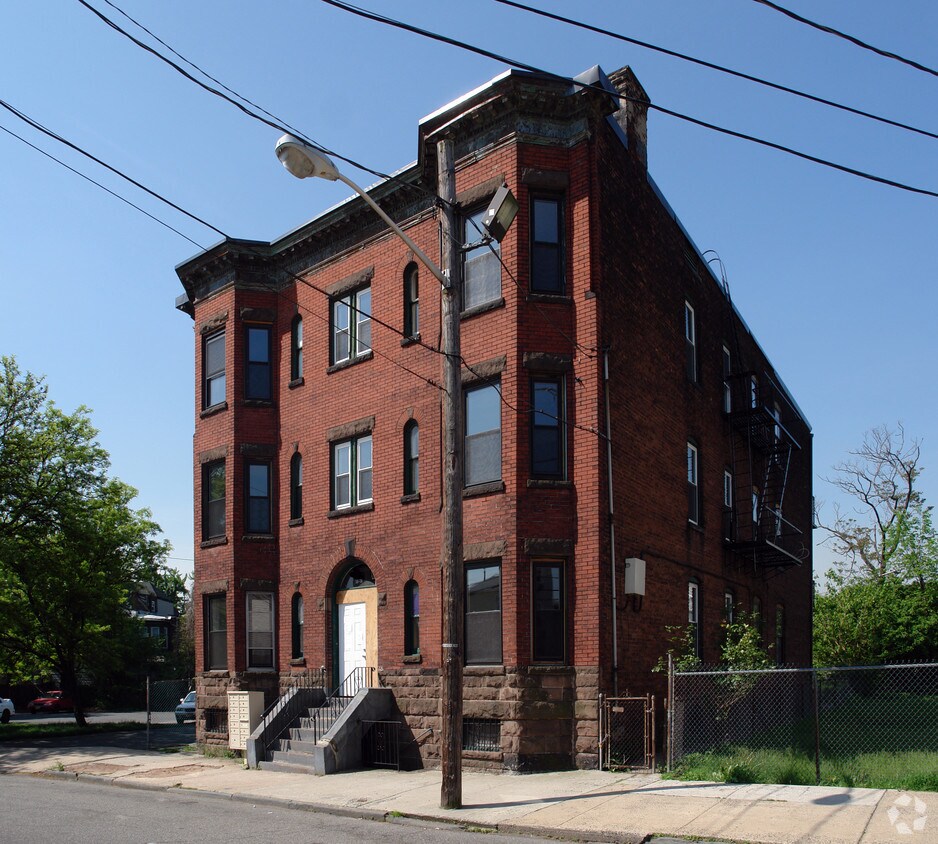 Primary Photo - 56-58 Astor St