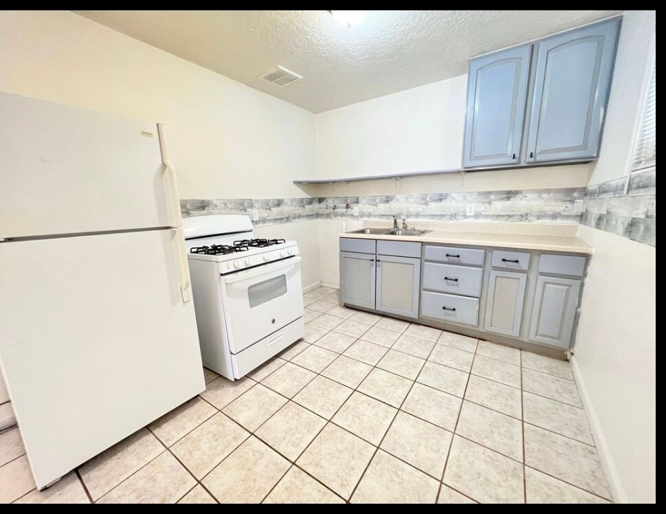 Foto principal - 427 Grove St SE