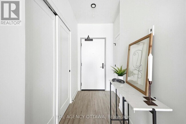 Photo du bâtiment - 56 Bayswater Ave