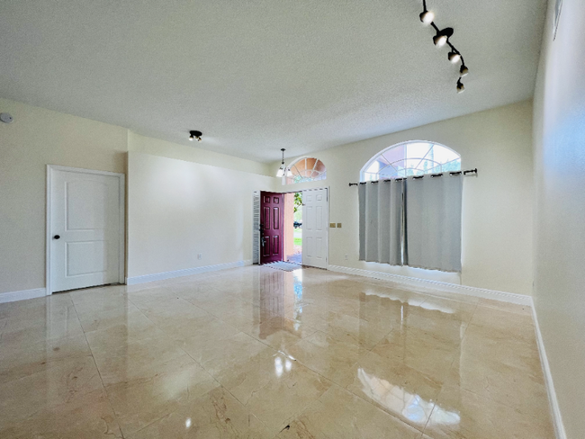 Foto del edificio - 3909 Yellow Finch Ln