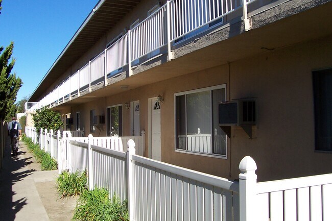 Foto del edificio - 3429 W Ball Rd