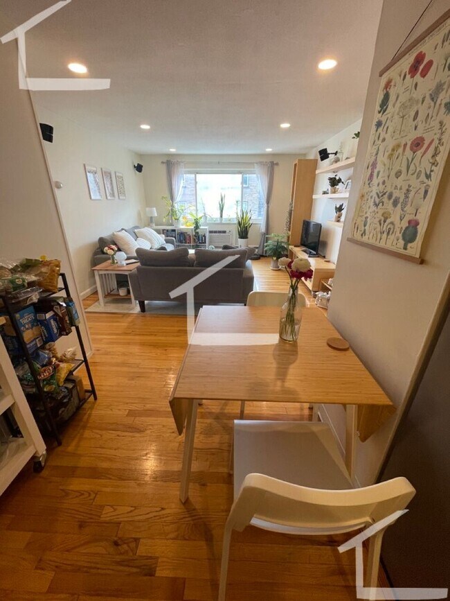 Foto del edificio - Really nice 2 bed in Brighton... June Move in!!